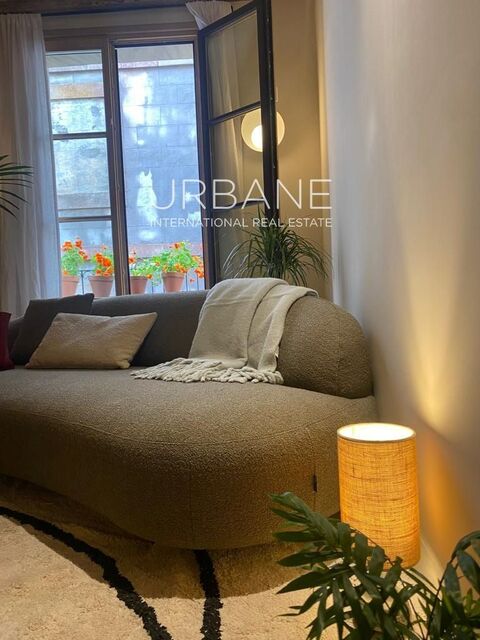 Studio rénové avec style, balcon et terrasse sur le toit au cœur de Barcelone, disponible dès maintenant