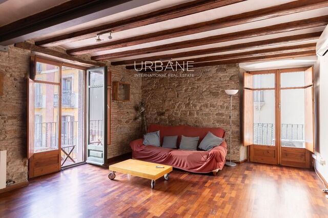 Furnished 2-Bed Apartment for Temporary Rent in Barcelona's Centre Gothic Quarter