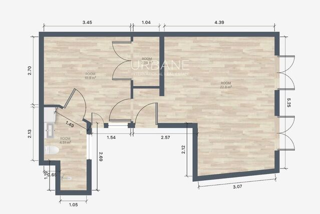 Joya Reformada en el Gótico: Doble Balcón, Patio Privado y Acabados de Lujo