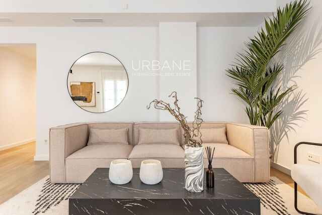 Elegant oasis urbà amb piscina al cor de Barcelona