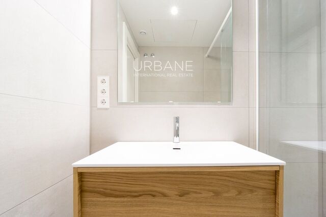 Elegante piso en el Eixample, Barcelona, con encanto histórico y comodidades modernas