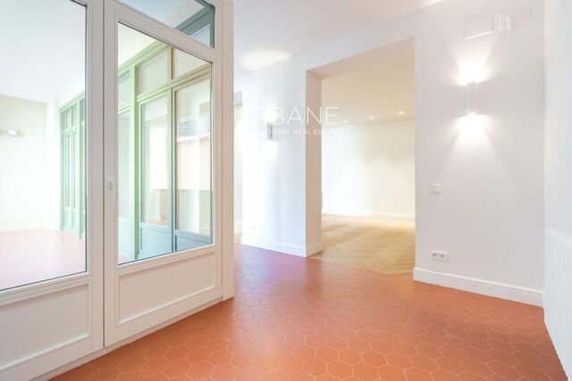 Una propiedad espaciosa y luminosa en un barrio emblemático de Barcelona