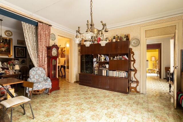 Gran Oportunidad De Inversión Piso A Reformar En El Corazón Del Barrio Gotic