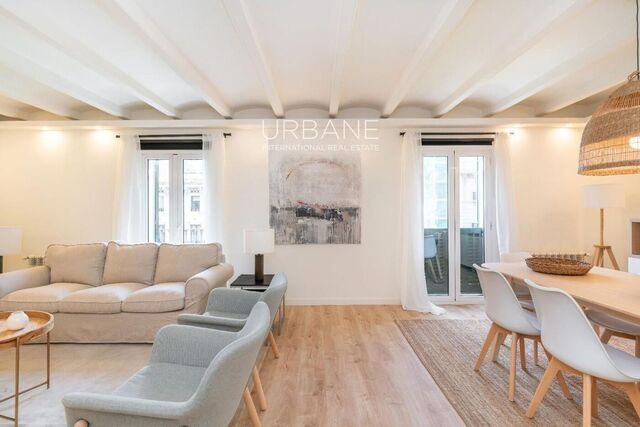 Exclusivo y luminoso piso reformado en finca señorial del Eixample, Barcelona | Disponible a partir de febrero para alquiler temporal