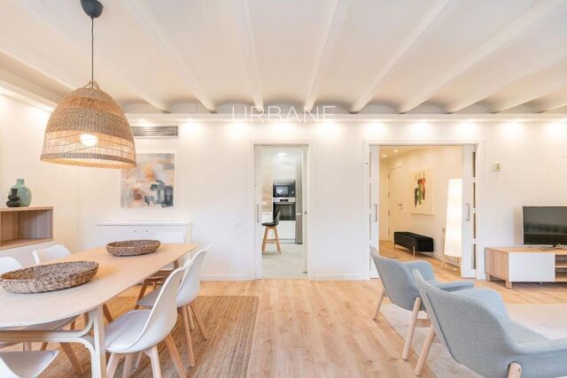 Exclusivo y luminoso piso reformado en finca señorial del Eixample, Barcelona | Disponible a partir de febrero para alquiler temporal