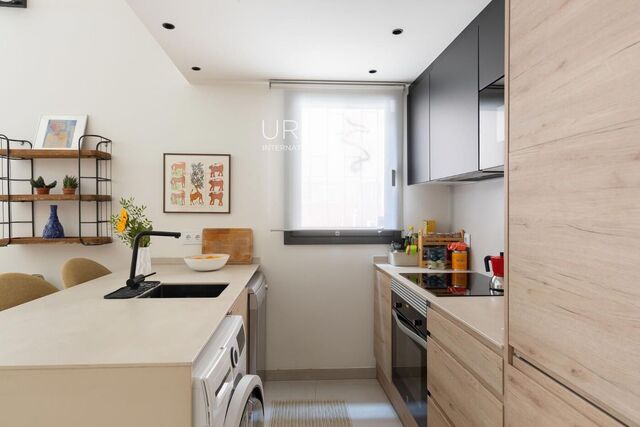 Stylish Duplex with Private Entrance in Gràcia