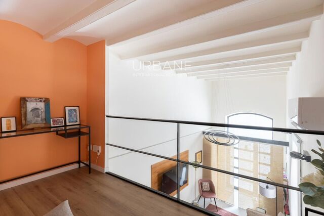 Stylish Duplex with Private Entrance in Gràcia