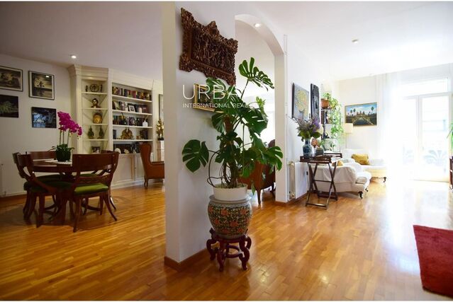 Casa Histórica con Piscina y Jardines en el Corazón de Vallvidrera