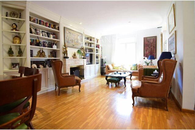 Casa Histórica con Piscina y Jardines en el Corazón de Vallvidrera