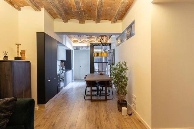 Hogar de Diseño de 3 Dormitorios con Terraza Privada y Piscina Comunitaria en Ciutat Vella
