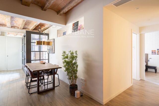 Hogar de Diseño de 3 Dormitorios con Terraza Privada y Piscina Comunitaria en Ciutat Vella