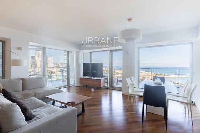 Stilvolle 3-Zimmer-Wohnung mit Meerblick und großer privater Terrasse in Sant Martí