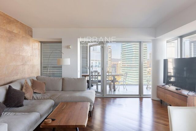 Stilvolle 3-Zimmer-Wohnung mit Meerblick und großer privater Terrasse in Sant Martí