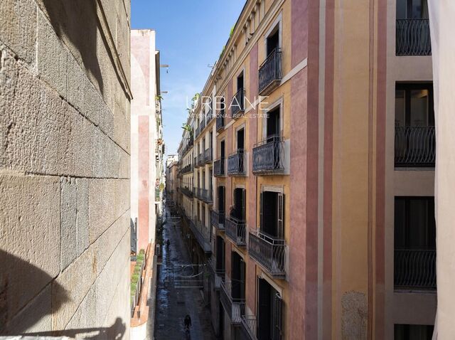 Furnished 2-Bed Apartment for Temporary Rent in Barcelona's  Centre Gothic Quarter