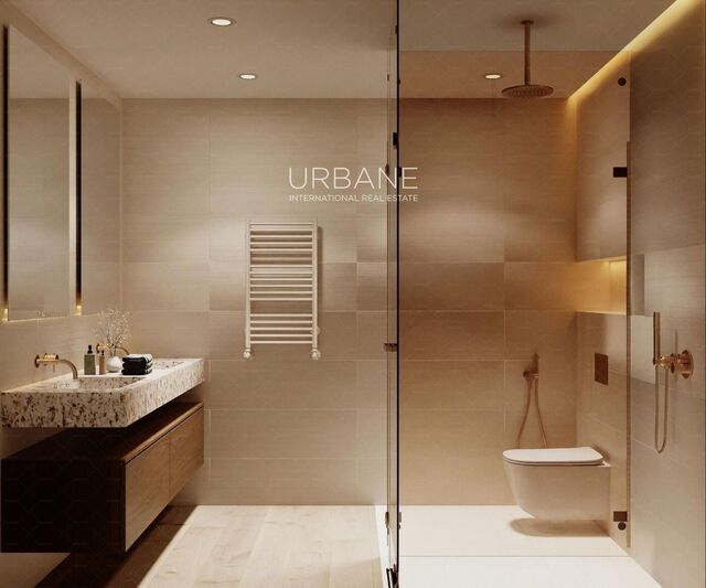 Elegant 4-Bedroom Renovated Apartment with Balconies in the Heart of Eixample