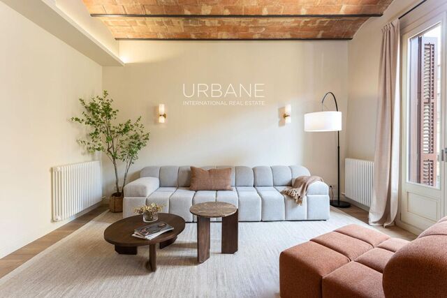 Élégant appartement rénové de 4 chambres avec balcons au cœur de l'Eixample