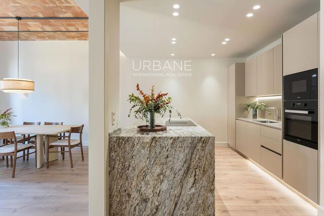 Élégant appartement rénové de 4 chambres avec balcons au cœur de l'Eixample