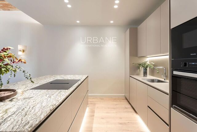Élégant appartement rénové de 4 chambres avec balcons au cœur de l'Eixample