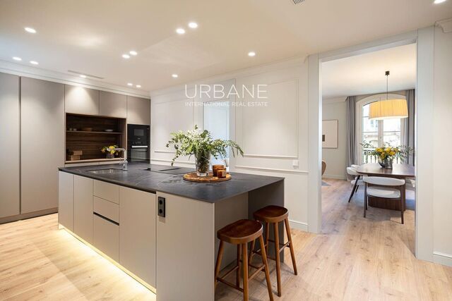 Elegante piso de los años 30 en el Quadrat d'Or de Barcelona – Rehabilitado con confort moderno