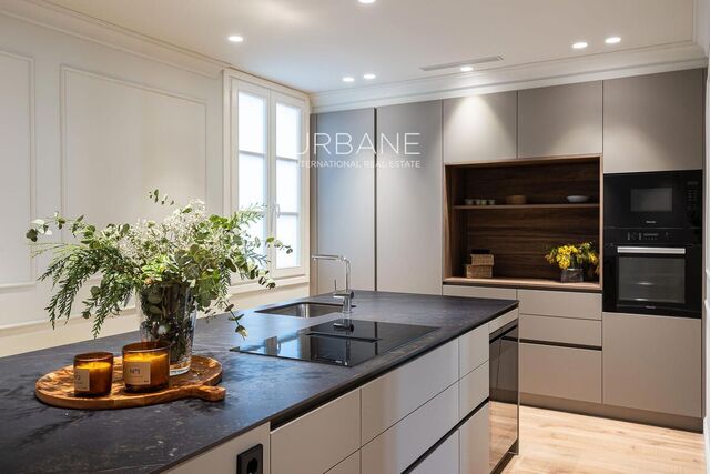 Elegante piso de los años 30 en el Quadrat d'Or de Barcelona – Rehabilitado con confort moderno