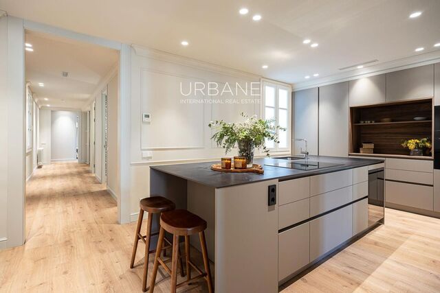 Elegante piso de los años 30 en el Quadrat d'Or de Barcelona – Rehabilitado con confort moderno