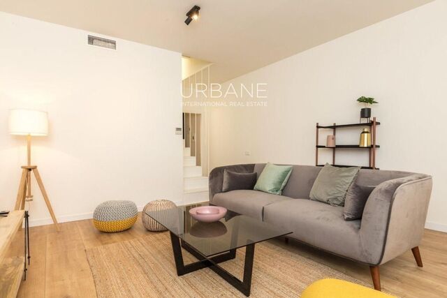 Renovierte Wohnung mit privater Terrasse im ersten Stock in El Born, Barcelona