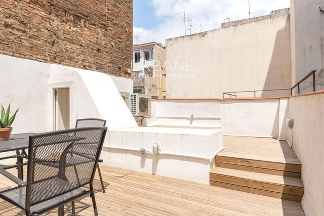 Renovierte Wohnung mit privater Terrasse im ersten Stock in El Born, Barcelona