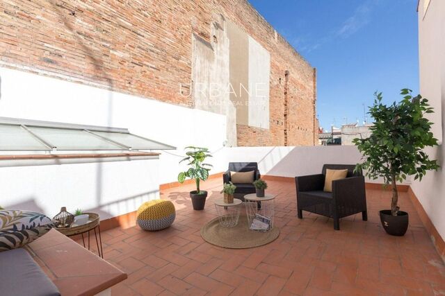 Piso reformado con terraza privada en tercera planta en El Born, Barcelona