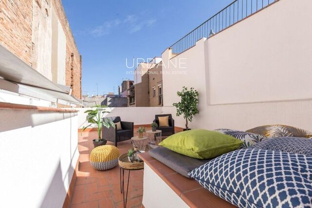 Piso reformado con terraza privada en tercera planta en El Born, Barcelona
