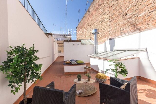 Piso reformado con terraza privada en tercera planta en El Born, Barcelona