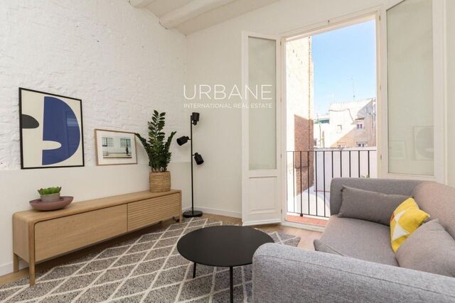 Piso reformado con terraza privada en tercera planta en El Born, Barcelona