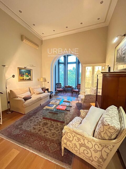 Urban Serenity in Eixample: Terrace, Loft Bedroom, and Exceptional Light