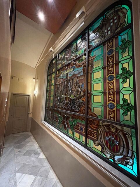 Urban Serenity in Eixample: Terrace, Loft Bedroom, and Exceptional Light