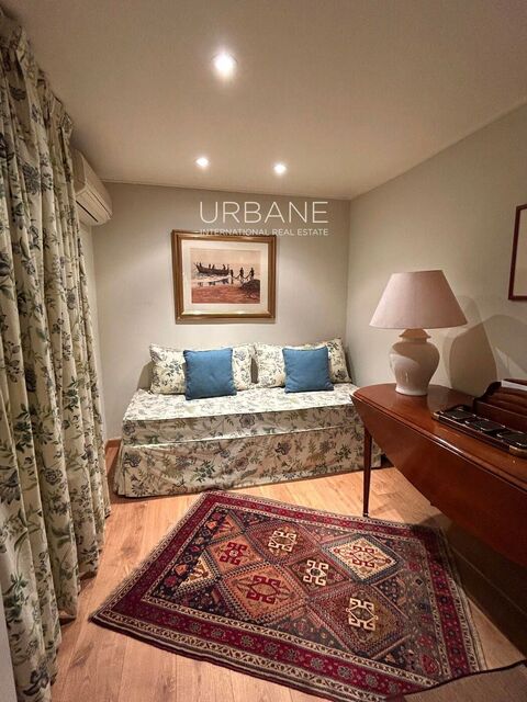 Urban Serenity in Eixample: Terrace, Loft Bedroom, and Exceptional Light