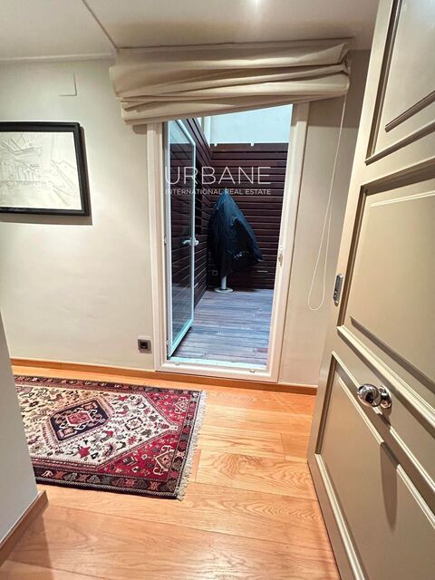 Urban Serenity in Eixample: Terrace, Loft Bedroom, and Exceptional Light