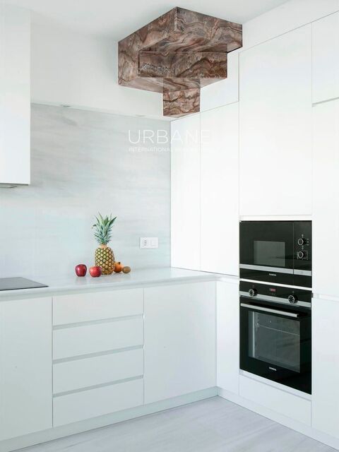 Luxury 3-Bedroom Duplex Penthouse with Terraces and Rooftop in Rambla Catalunya