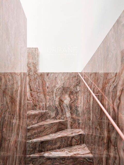 Luxury 3-Bedroom Duplex Penthouse with Terraces and Rooftop in Rambla Catalunya