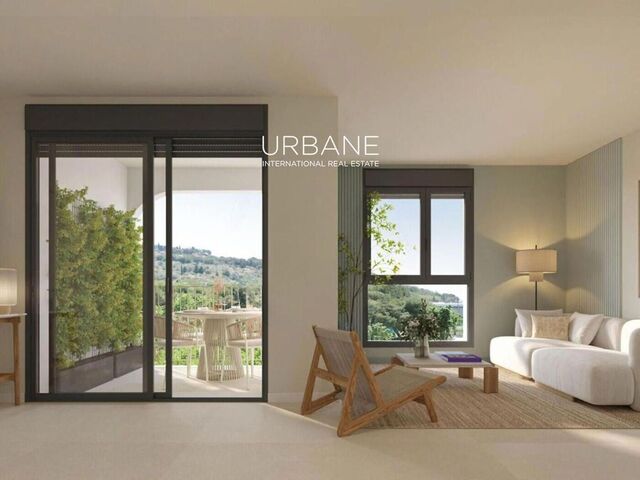 Amplio apartamento de 3 dormitorios y 2 baños en Montjuïc con terraza y piscina en la azotea