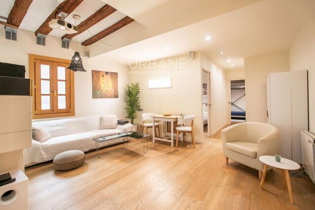 Encantador Piso de 2 Dormitorios en el Corazón de Ciutat Vella