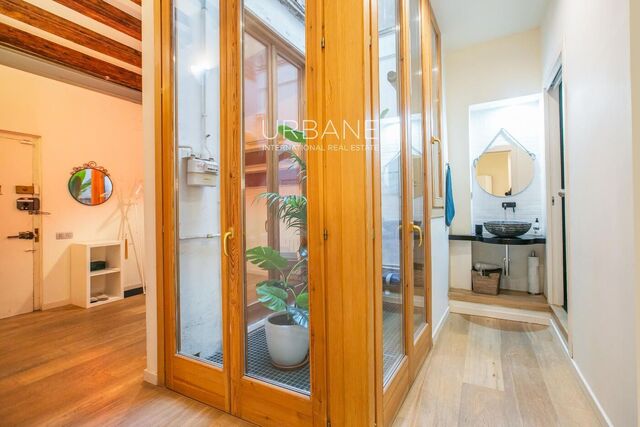 Encantador Piso de 2 Dormitorios en el Corazón de Ciutat Vella