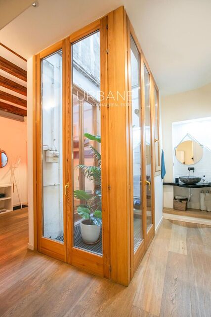 Encantador Piso de 2 Dormitorios en el Corazón de Ciutat Vella