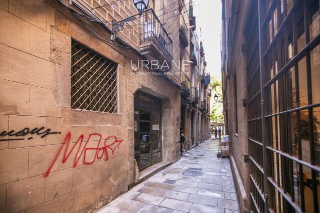Encantador Piso de 2 Dormitorios en el Corazón de Ciutat Vella