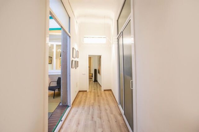 Encantador apartamento de 2 dormitorios y 3 baños con terraza en el corazón de Ciutat Vella