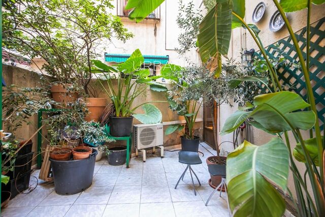 Encantador apartamento de 2 dormitorios y 3 baños con terraza en el corazón de Ciutat Vella