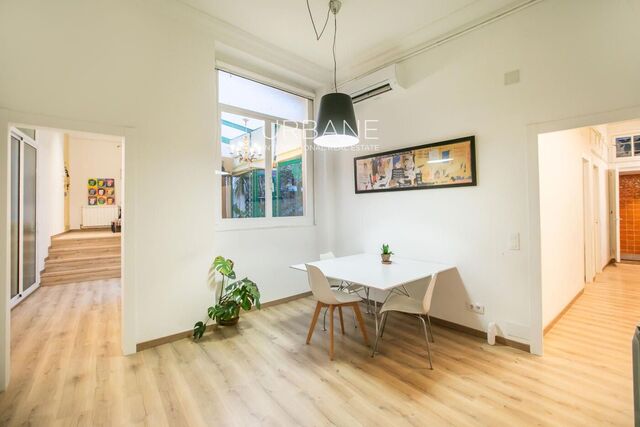 Encantador apartamento de 2 dormitorios y 3 baños con terraza en el corazón de Ciutat Vella