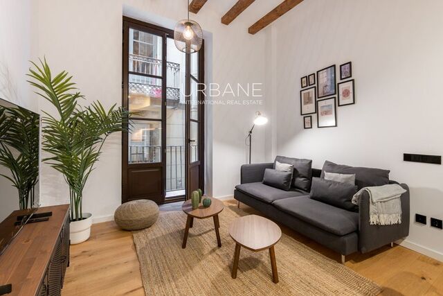 SEASONAL RENTAL 6-11 MONTHS – 2 BEDROOMS IN THE GOTHIC QUARTER – VACATION, RECREATIONAL OR LEISURE USE – AVAILABLE NOW