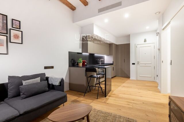 SEASONAL RENTAL 6-11 MONTHS – 2 BEDROOMS IN THE GOTHIC QUARTER – VACATION, RECREATIONAL OR LEISURE USE – AVAILABLE NOW