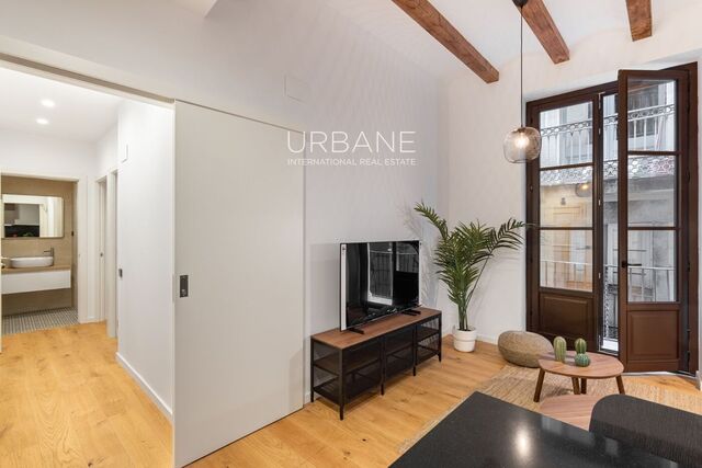 SEASONAL RENTAL 6-11 MONTHS – 2 BEDROOMS IN THE GOTHIC QUARTER – VACATION, RECREATIONAL OR LEISURE USE – AVAILABLE NOW