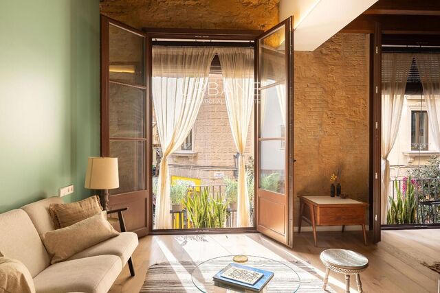 Dúplex de 127 m² en el Born – 2 Dormitorios con Baño, Terrazas, Luminoso