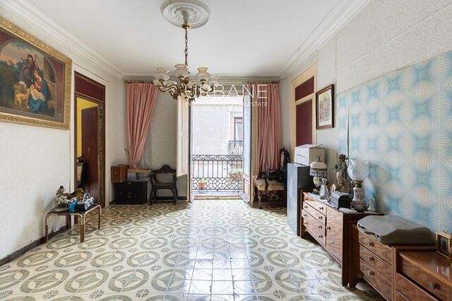 Great Investment Opportunity: Apartment to Renovate in the Heart of the Gothic Quarter